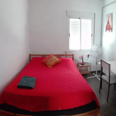 Flat Near Cathedral. 3 Bedrooms. 公寓 *