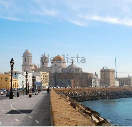 Flat Near Cathedral. 3 Bedrooms. Apartamento Cádis