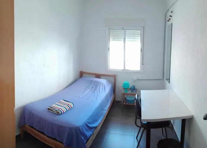 Flat Near Cathedral. 3 Bedrooms. Apartamento Cádis